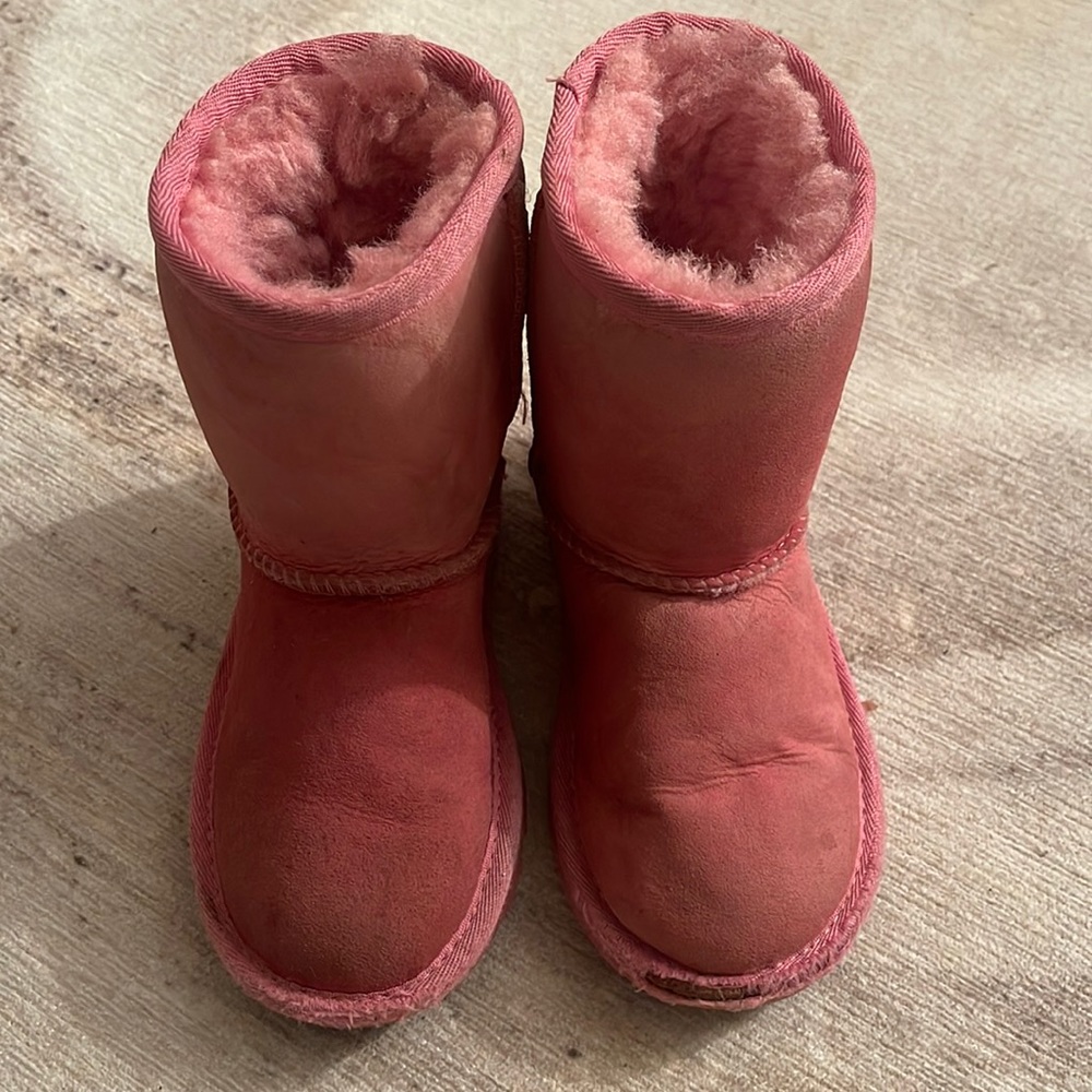 Girls Pink Uggs